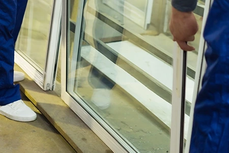 Commercial Glass Repair Technician in Kendall West, FL